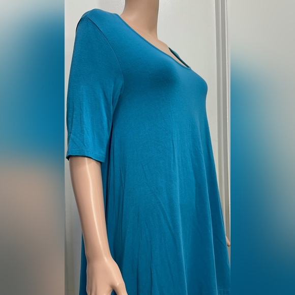 Soft Surroundings Short Sleeve Blouse Size M Green Blue Viscose and Spandex. - Picture 5 of 7
